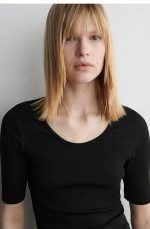 Round-Neck T-Shirt Black - Image 3