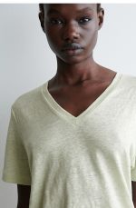 Linen V-Neck T-Shirt Green - Image 3