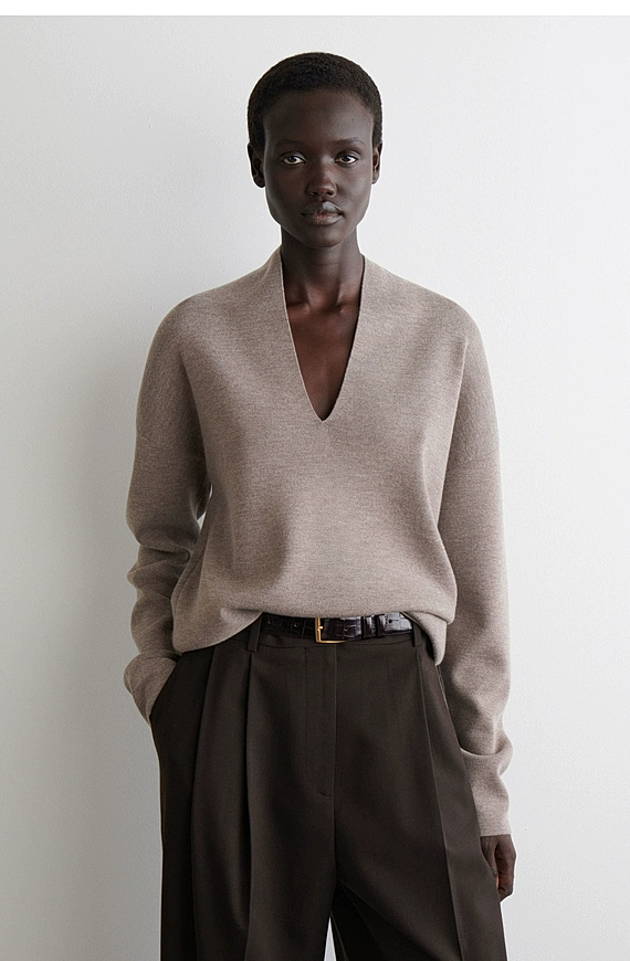 O1CN01S2WExF1u7vubnOqux_!!4611686018427380567-0-item_pic Wool V-Neck Sweater - Image 1