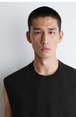 Knitted Round-Neck Vest Black - Image 3