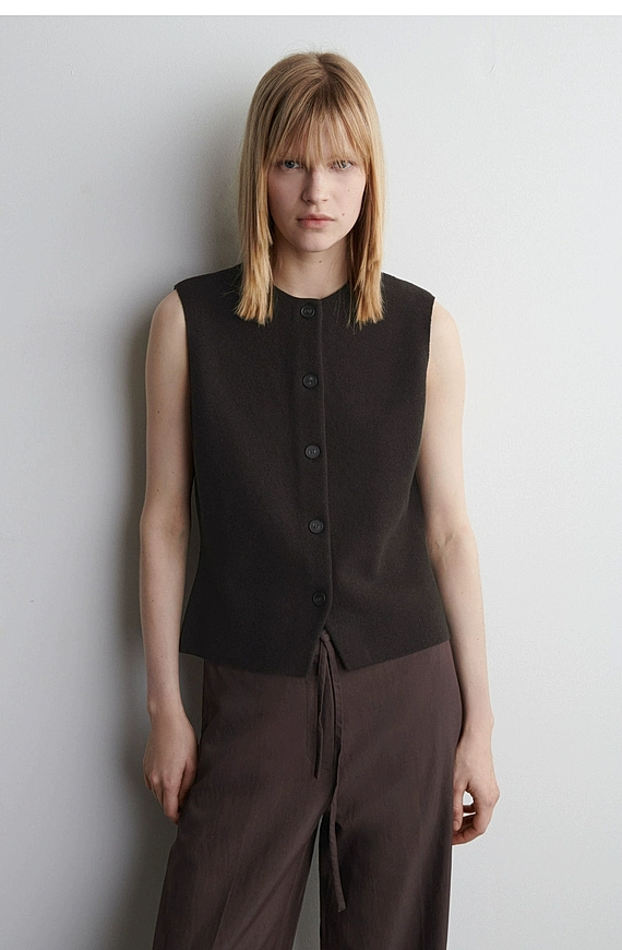 O1CN01ZOHEdC1u7vtWCRdCn_!!4611686018427380567-0-item_pic Knitted Round-Neck Vest Brown - Image 1