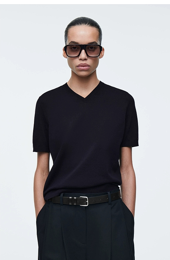 O1CN01rlZfGy1u7vsKF3ccA_!!4611686018427380567-0-item_pic Knitted V-Neck T-Shirt Navy - Image 1