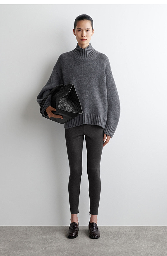 O1CN01EbPeyQ1u7vvAJCpmS_!!4611686018427380567-0-item_pic Slim Pants Gray - Image 1