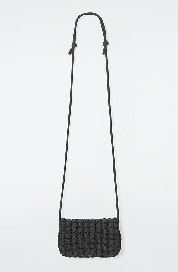 O1CN01RuCSs11u7vovOOkyb-4101595991 Quilted Texture Shoulder Postman Cloud Bag Black - Image 1