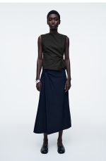 Pleated Vest Black - Image 2