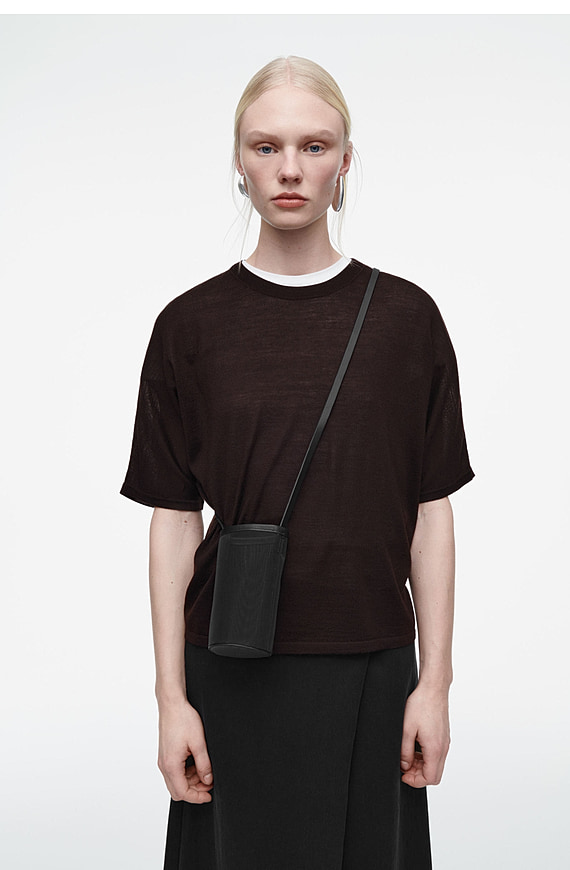 O1CN01wz94Qh1u7vs42Szjs_!!4611686018427380567-0-item_pic Mesh Crossbody Bucket Bag Black - Image 1