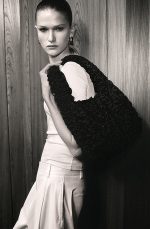 Petal Pleated Zipper One-shoulder Cream Bag Black Spring & F