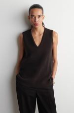 Wool V-Neck Vest Brown