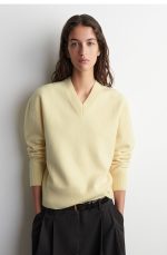 V-Neck Sweater Cream