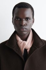 Unisex Cashmere Triangle Scarf Pink - Image 2