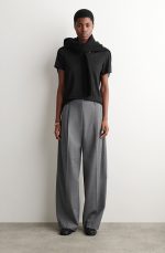 Linen V-Neck T-Shirt Black - Image 2