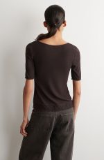 V-Neck T-Shirt Brown - Image 3