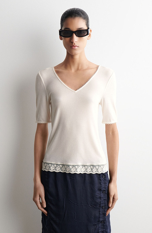 O1CN01geDwid1u7vxXMP08N_!!4611686018427380567-0-item_pic V-Neck T-Shirt White - Image 1