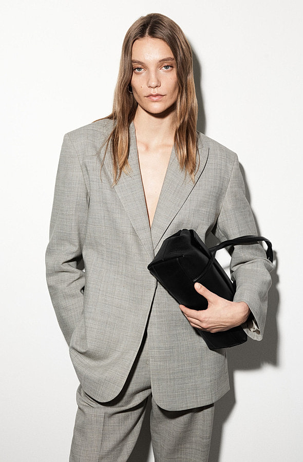 O1CN01xdEnTW1u7vwuC5YNz_!!4611686018427380567-0-item_pic Wool Regular Blazer - Image 1